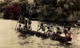 AFRICA. ZIMBABUE. ZIMBABWE. A Native Canoe Ont The Zambezi River Above VICTORIA FALLS. - Simbabwe