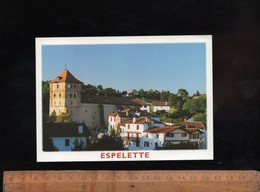 ESPELETTE Pyrénées Atlantiques 64250 : Vue Sur Le Village Maison Basque Et église - Espelette