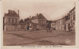 LENCLOITRE (86) - Place De L'Hôtel De Ville - Bon état - Lencloitre