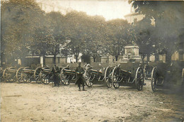 Belfort * Carte Photo * Soldats Militaires Sur La Place Du Monument Aux Morts * Canon Armement * Militaria - Belfort - Ville