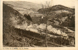 Perrier * La Vallée De La Dore , Vue Du Village * Passage Du Train * Ligne Chemin De Fer - Autres & Non Classés