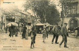 Maringues * Place Du Village , Un Jour De Foire * Marché Marchands - Maringues