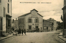 La Pacaudière * Rue Et Hôtel Du Commerce * Automobile Voiture Ancienne - La Pacaudiere