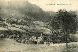 St Bernard Du Touvet * Vue Sur Le Village Et L'église - Autres & Non Classés