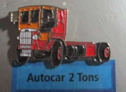 1221 Pin's Pins / Beau Et Rare / TRANSPORTS / CAMION ROUGE ET ORANGE AUTOCAR 2 TONS Par ATLAS - Transports