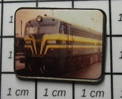 510b Pin's Pins / Beau Et Rare / TRANSPORTS / LOCOMOTIVE A IDENTIFIER PHOTO COULEUR - Transports