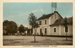 Varennes Sur Allier * La Place De La Gare * Automobile Voiture Ancienne - Otros & Sin Clasificación