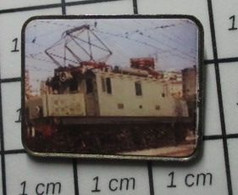 510b Pin's Pins / Beau Et Rare / TRANSPORTS / LOCOMOTIVE A IDENTIFIER PHOTO COULEUR - Transports