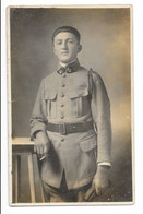 Carte Photo Soldat Du 35eme Régiment, Gants, Cigarette! Belle Photo, Dos Vierge - Regiments