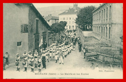 * MOIRANS - Mairie Ecoles - Très Animée - Défilé Des Sociétés - Fanfare - Festivité - Edit. PONTONNIER - 1915 - Moirans
