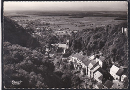 68 - Ferrette - Vue Aérienne - Ville Haute Avec En Arrière Plan, Le Quartier De La Gare - Ferrette