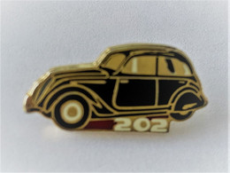 PINS PEUGEOT 202 / Signé  Hélium / 33NAT - Peugeot