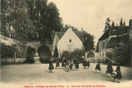 Beaune * Le Collège De Jeunes Filles * La Cour De Récréation Et Le Pavillon * Groupe Jeux D'enfants * école - Beaune