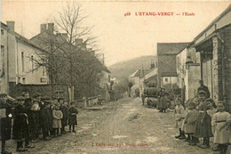 L'étang Vergy * Rue Et L'école Du Village * Groupe D'enfants - Autres & Non Classés