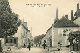 Pouilly En Auxois * L'avenue De La Gare * Hôtel Boulangerie - Autres & Non Classés