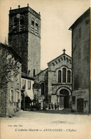 Entraigues * La Place De L'église Du Village - Other & Unclassified