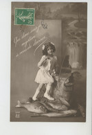 ENFANTS - LITTLE GIRL - MAEDCHEN - Jolie Carte Fantaisie Fillette Avec Poissons D'avril - 1er Avril - Poisson D'avril