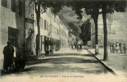 Faverges * La Rue De La République * Villageois - Faverges