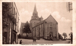 N°101821 -cpa Ambrière Le Grand -l'église Vue De Face- - Ambrieres Les Vallees