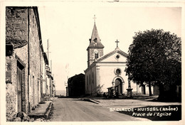 St Claude Huissel * Carte Photo * La Place De L'église Du Village - Andere & Zonder Classificatie