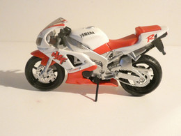 MAISTO Moto 1/18 Yamaha R1 YZF EXUP DELTABOX II - Moto