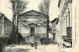 Royan * Place Et Le Temple Protestant * Hôtel Restaurant Des Deux Mondes - Royan