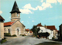 Gergueil * Vue Sur La Place Avec L'église - Autres & Non Classés