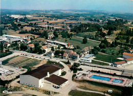 Morestel * Vue Aérienne Sur La Piscine , Architecte Jean JOLLY , Et La Maison De L'amitié - Morestel