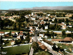 Morestel * Vue Générale Aérienne Du Village Et La Rue Principale - Morestel