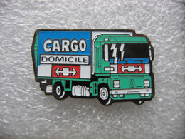 Pin's Camion CARGO, Livraisons à Domicile. Porteur Renault Magnum - Transports