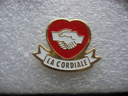 Pin's De "La Cordiale", Association Des Coronariens De Champagne Ardenne - Médical