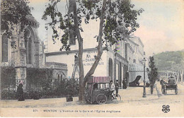 06 - MENTON L'Avenue De La Gare Et L'Eglise Anglicane ( Grand Café - Marchand Ambulant ) CPA Colorisée - Alpes Maritimes - Menton