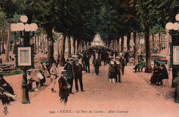 Vichy - Le Parc Du Casino, Allée Centrale - Vichy