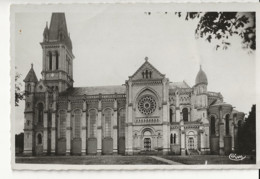 49 -  Cpsm Pf -   CHEMILLE - église Notre-Dame 441 - Cholet