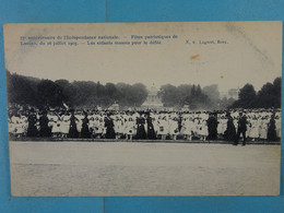 75e Anniversaire De L'Indépendance Nationale Fêtes Patriotiques De Laeken Du 16 Juillet 1905 Les Enfants Massés Pour Le - Trasporto Pubblico Stradale