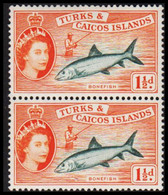 1957. TURKS & CAICOS ISLANDS. Elizabeth Issue 1½ D BONEFISH In Pair Never Hinged.  (Michel 164) - JF526818 - Turks & Caicos (I. Turques Et Caïques)