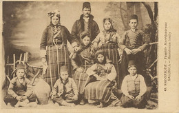 Macedonian Family  Salonica  Macédoine Poterie Costume - Europe