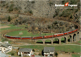 Der Bernina-Express Der Rhätischen Bahn Auf Dem Kehrviadukt Bei Brusio (6010) - Brusio