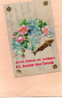 I1112 - Carte CÉLULLOÏD / DÉCOUPIS - AVRIL Donne Un Poisson - L'Amitié Une Fleur - 1er Avril - Poisson D'avril