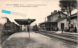 * Gare De VITREY Arrivée Du Train De Paris Et  Train De Bourbonne Les Bains - Vitrey-sur-Mance