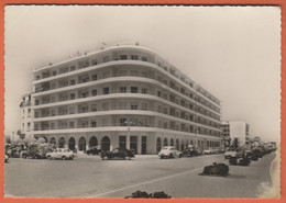 Delcampe - D66 - CANET PLAGE - LE BOULEVARD - Plusieurs Véhicules Anciens - CPM Dentelée Grand Format En Noir Et Blanc - Canet Plage
