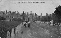CPA Royaume Uni - Angleterre - London - Richmond - The West Front - Hampton Court Palace - The Auto Photo Series - Oblit - Autres & Non Classés