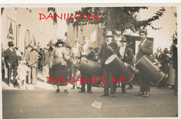 84 // PIOLENC    Carte Photo   INAUGURATION BUSTE ABBE BERNARD   / FIFRES ET TAMBOURINS - Piolenc