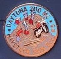 MOTO - MOTOCYCLISTE - MOTORBIKE - MOTORRAD - BIKER - DAYTONA 200 M/C - HAYSTACK RUN OCT '85 - 1985 -USA -FOND BLEU -(31) - Moto