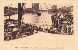 CPA La Rochelle - Embarquement De Forçats Pour L'ile De Ré - Bergevin Editeur - La Rochelle