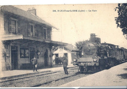 SAINT JUST SUR LOIRE, La Gare, Magnigfique Gros Plan De Train - Saint Just Saint Rambert