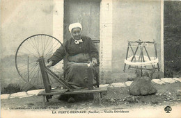 La Ferté Bernard * La Vieille Dévideuse * Rouet Couturière Femme Du Pays En Coiffe - La Ferte Bernard