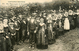 Pays De Cornouailles * Un Noce Bretonne , Mariage * Costume Et Coiffe - Autres & Non Classés