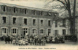 Dreux * Institution De Mlle RIBEROU * La Façade Intérieure * école * Groupe D'enfants - Dreux