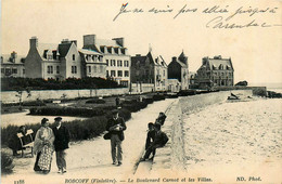 Roscoff * Le Boulevard Carnot Et Les Villas * Villageois - Roscoff